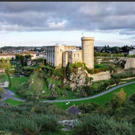 La Chambre Des Remparts Falaise  Buitenkant foto